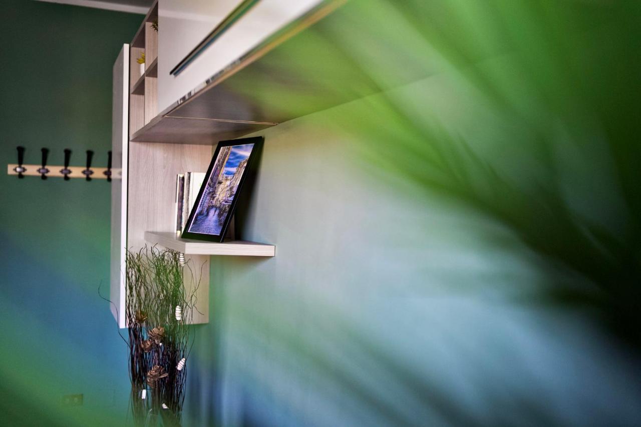 Casa Zoe Apartment Free Parking,Self Check In & Free Wi Fi Parma Exteriör bild