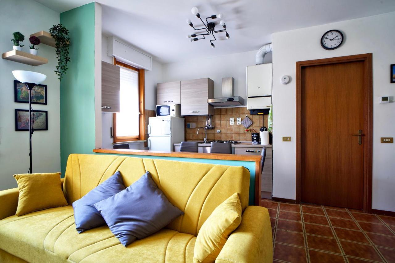 Casa Zoe Apartment Free Parking,Self Check In & Free Wi Fi Parma Exteriör bild